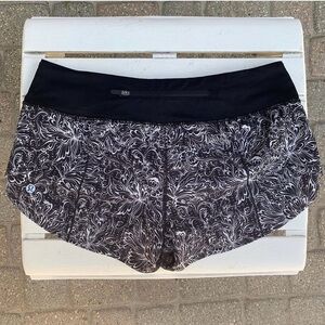 Lululemon Speed Up Short 2.5" Infinity
Alpine White Black/Black EUC 6